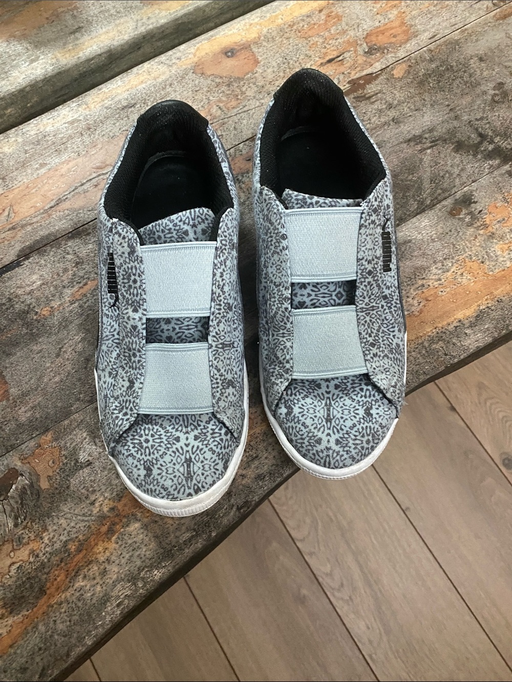 Puma women’s Slip-On Sneakers in Light Gray Print